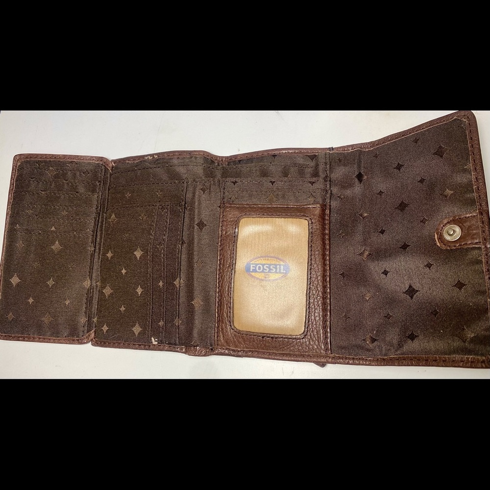 Fossil Wallet - Used Once. Excellent Condition! - image 4